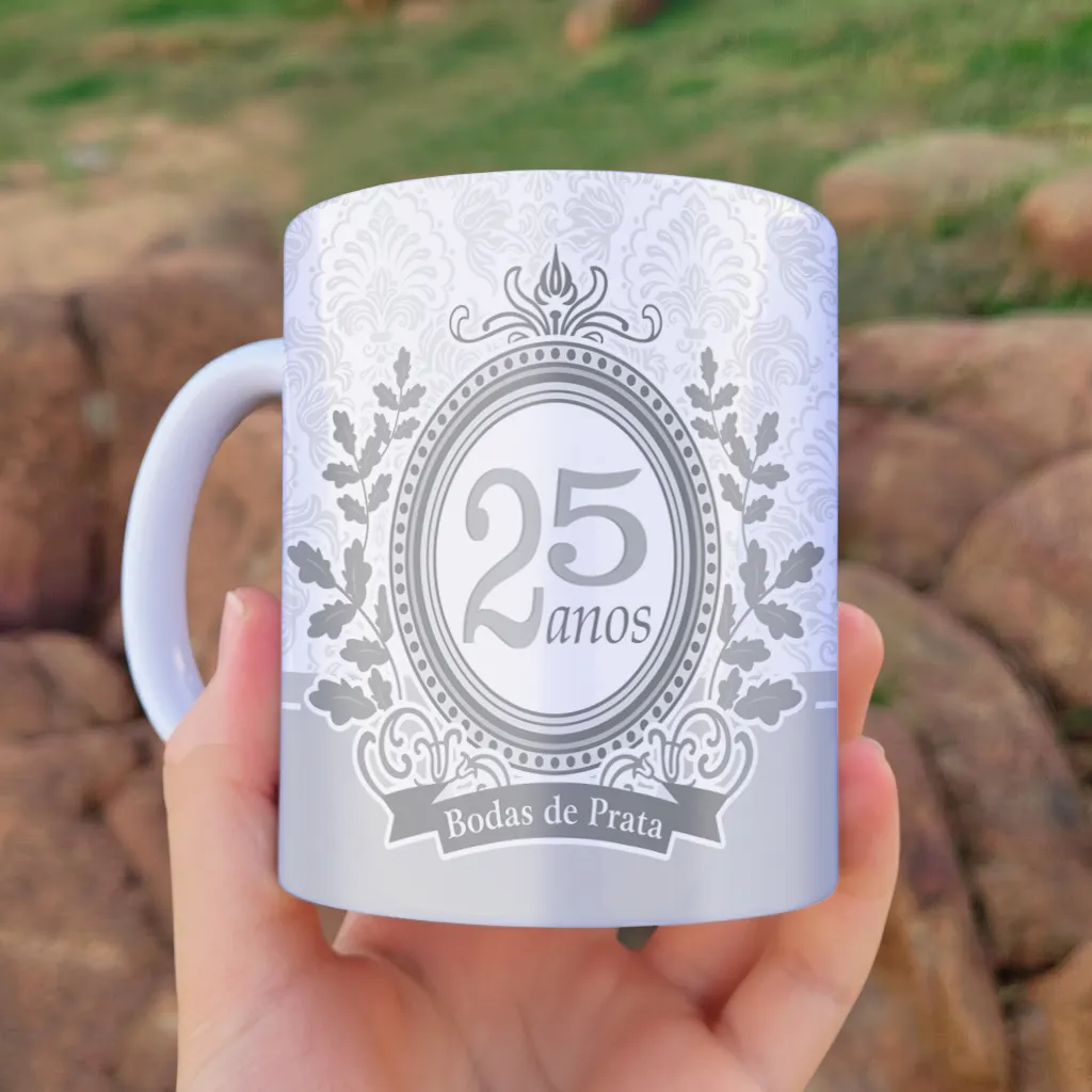 arte para caneca bodas de prata 25 anos de casados com detalhes ornamentais prateados e a frase 25 anos bodas de prata