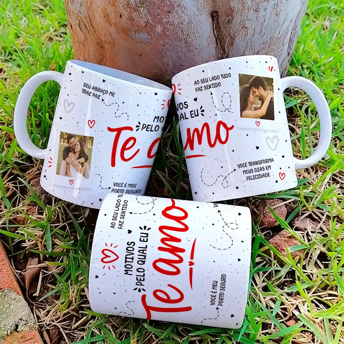 arte para caneca namorados com foto motivos pelo qual eu te amo, frase central, corações e espaço para duas fotos e frases dos 4 motivos editáveis
