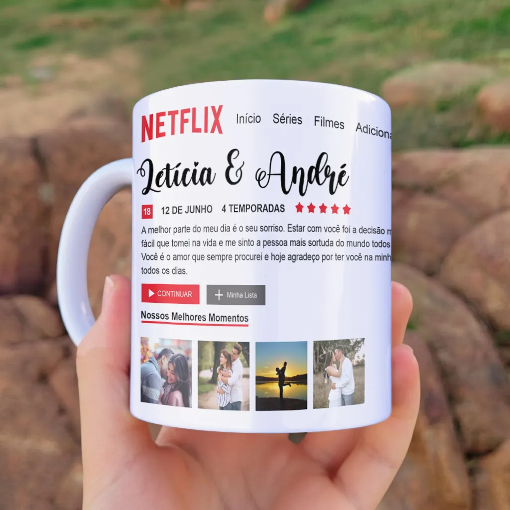 Arte para caneca namorados Netflix com foto e fundo branco simulando tela de streaming com espaço para fotos, nomes e mensagem do casal