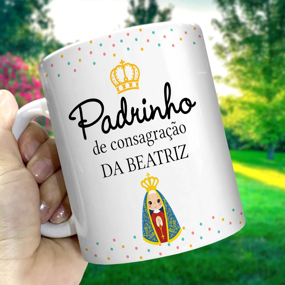 arte para caneca padrinho de consagração nossa senhora com ilustração de Nossa Senhora, coroa dourada e espaço para nome