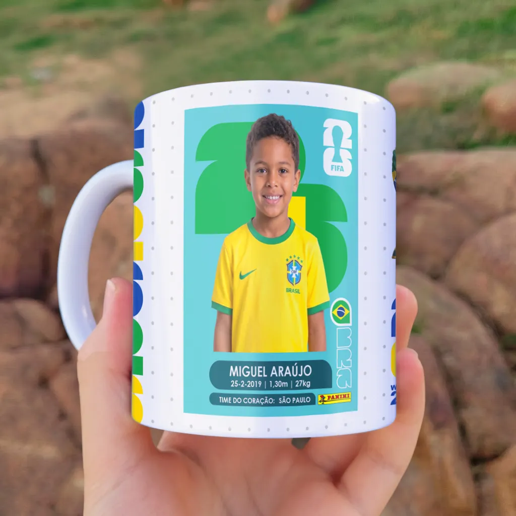 arte para caneca figurinha copa do mundo 2026 rumo ao hexa com cores da seleção brasileira e espaço para nome e foto