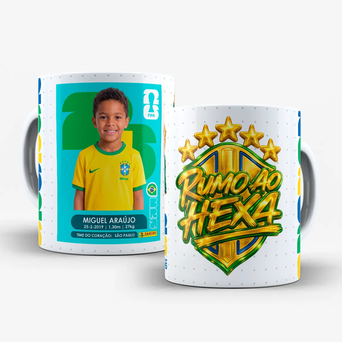 arte para caneca figurinha copa do mundo 2026 rumo ao hexa com emblema dourado, cores da seleção brasileira e espaços para nome e foto