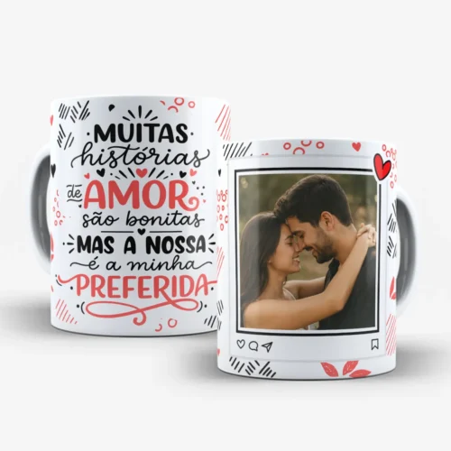 arte para caneca namorados muitas histórias de amor com frase romântica, corações, traços decorativos e espaço para foto do casal