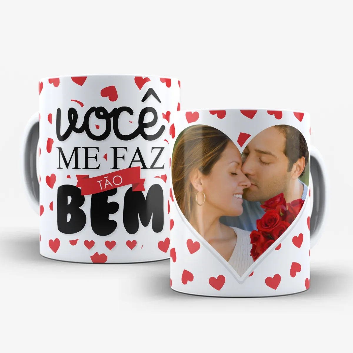 arte para caneca namorados com foto você me faz tão bem fundo branco com corações vermelhos e moldura para foto em formato de coração