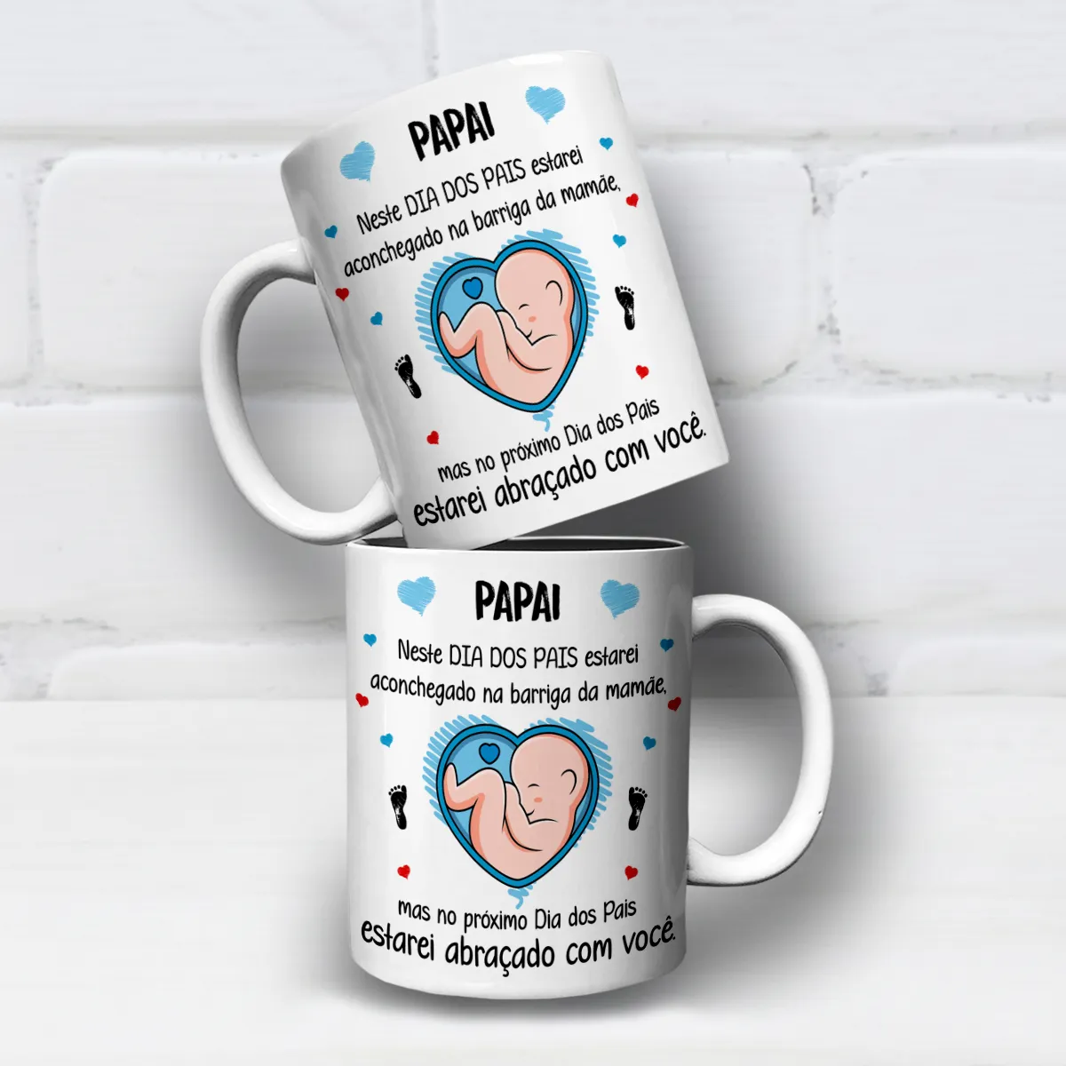 arte para caneca primeiro dia dos pais futuro papai: coração com bebê na barriga, corações e pezinhos, tons azul