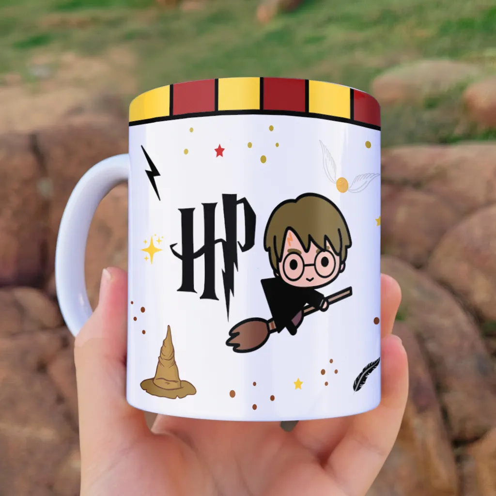 arte para caneca Harry Potter cute com nome, Harry voando na vassoura e logo do Harry Potter
